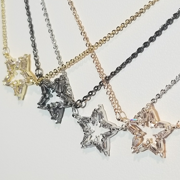 💖 New in Gift Box 🎁 Pave CZ Star Necklace - Picture 2 of 12